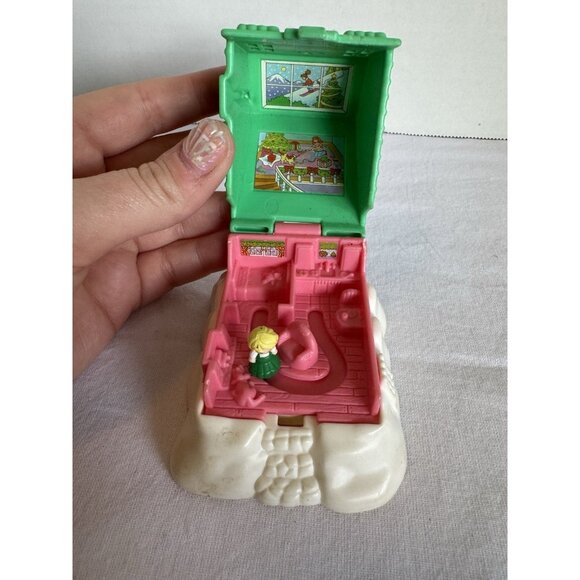 Vintage 1995 Polly Pocket McDonalds Happy Meal Bluebird Ski Lodge Chalet - Picture 2 of 8